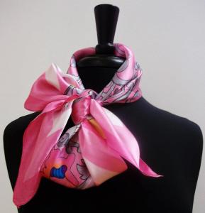 Adele's pink scarf